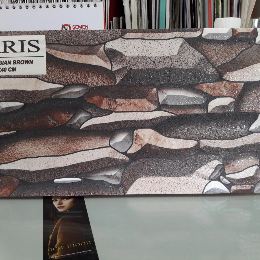 Paris Legian Brown 20x40
